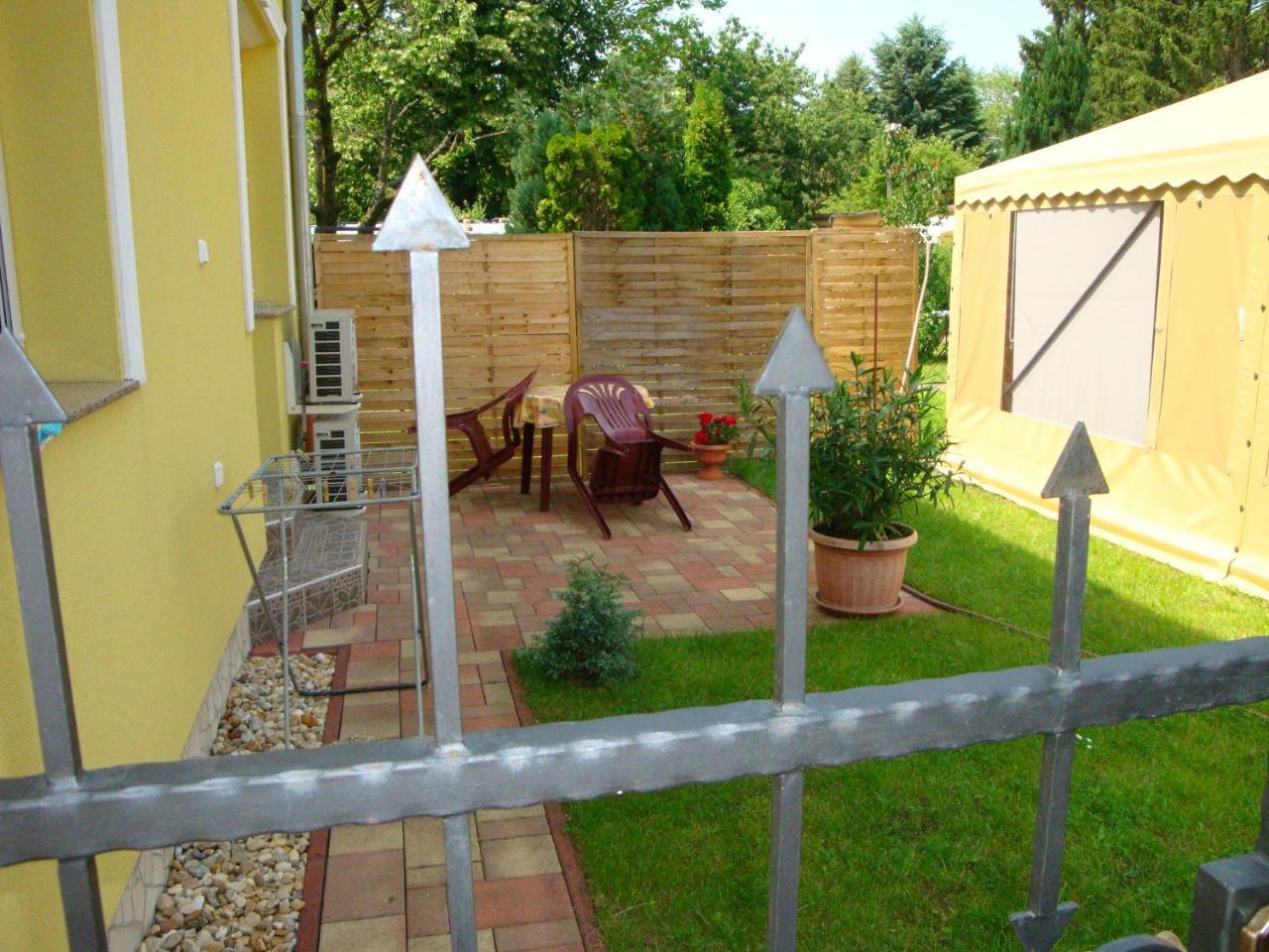 Yellow Apartmanhaz Buk Exterior photo