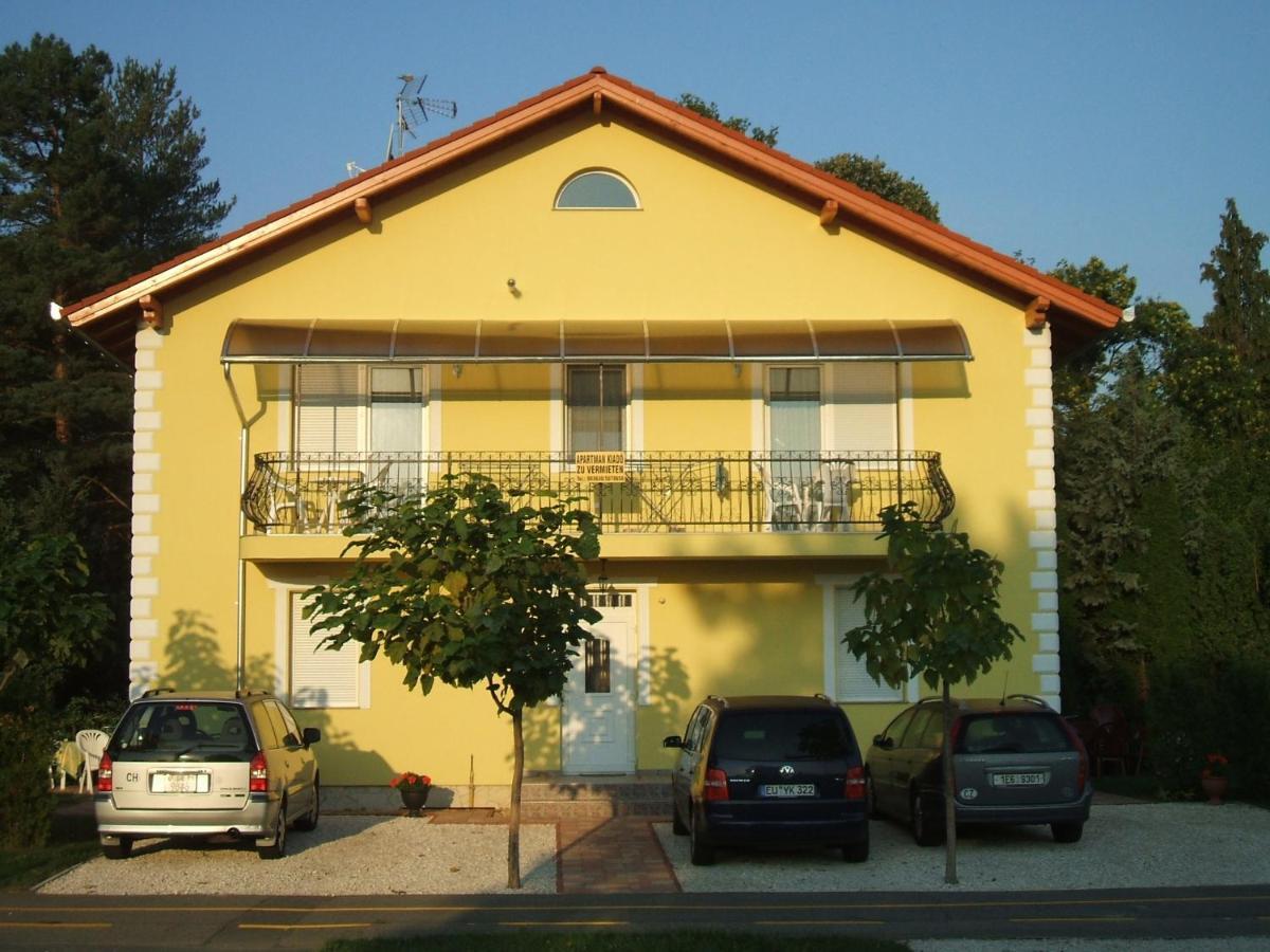 Yellow Apartmanhaz Buk Exterior photo